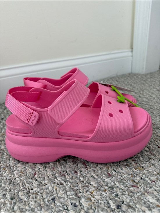 CROCS Shoes - CROCS Platform Sandal in Bright Pink